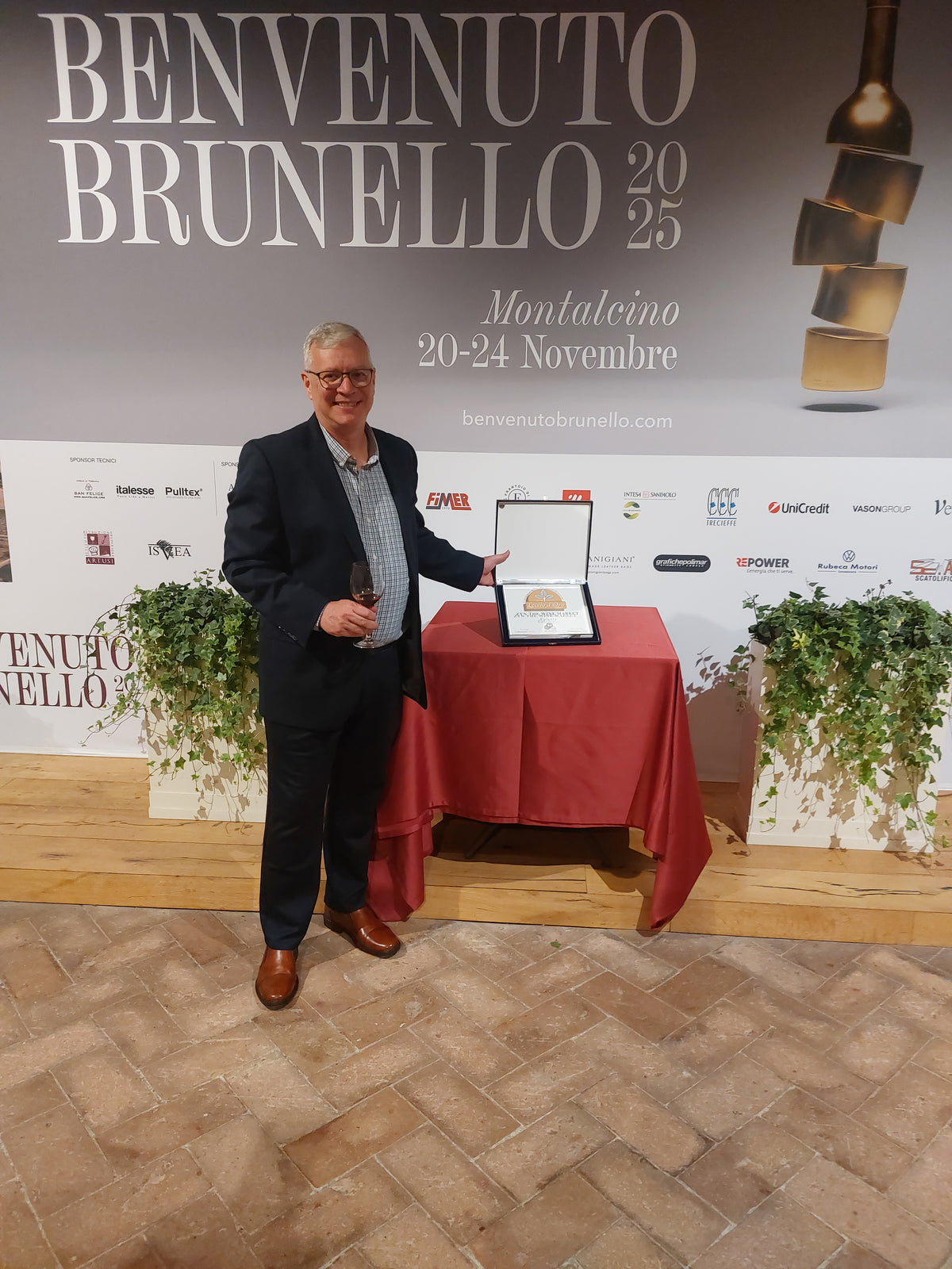 ZYN receiving the 2025 Brunello award in Montalcino